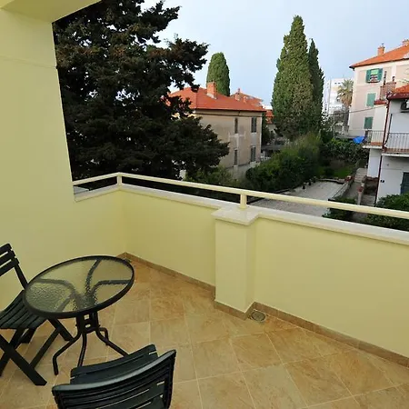 Vice בית הארחה